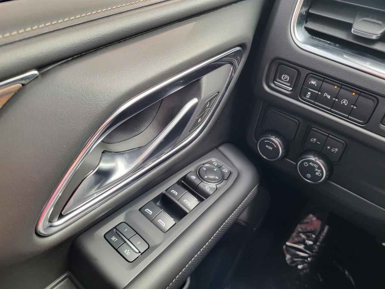 Used 2024 Chevrolet Suburban Premier image 24