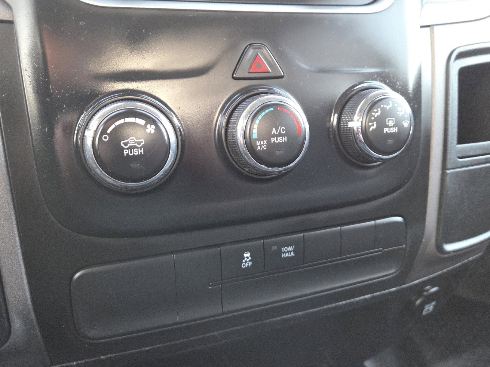 Used 2014 RAM 2500 Tradesman w/ Chrome Appearance Group image 25