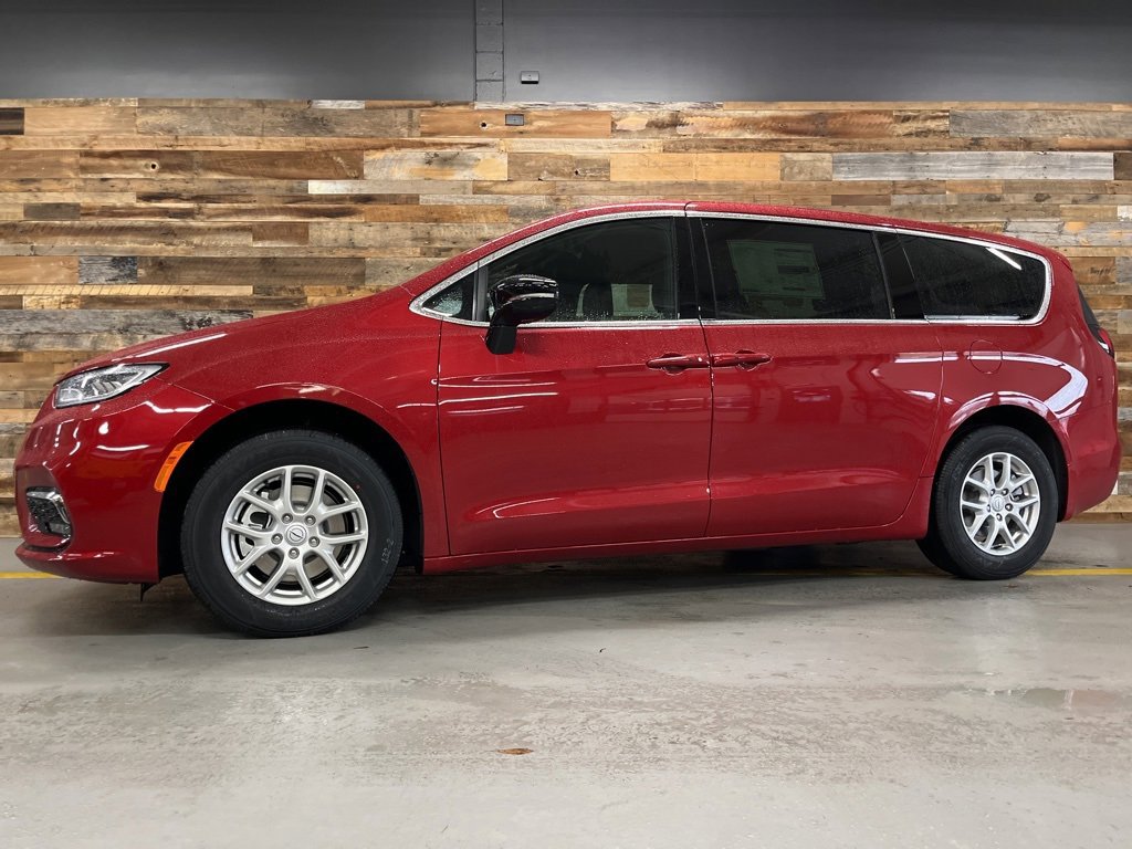 New 2026 Chrysler Pacifica Select image 17