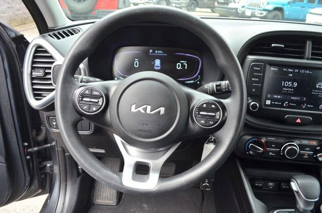Used 2023 Kia Soul LX w/ LX Technology Package image 19