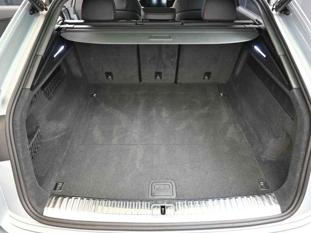 Used 2025 Audi RS Q8 performance w/ RS Design Package - Red image 17