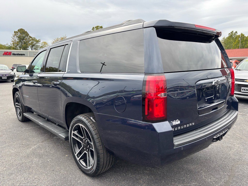 Used 2018 Chevrolet Suburban LT w/ Luxury Package image 4