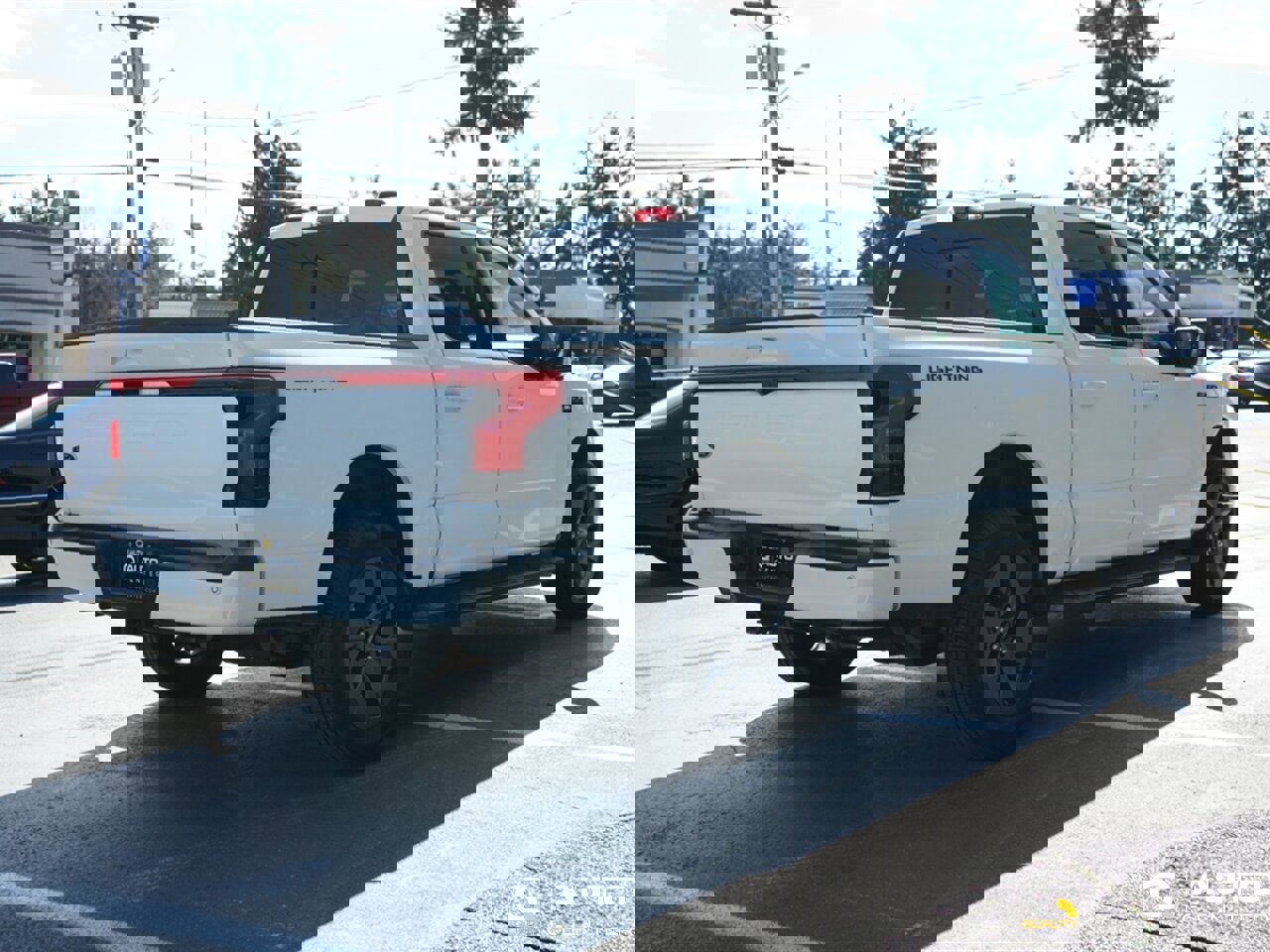 Used 2023 Ford F150 Lightning Lariat image 4