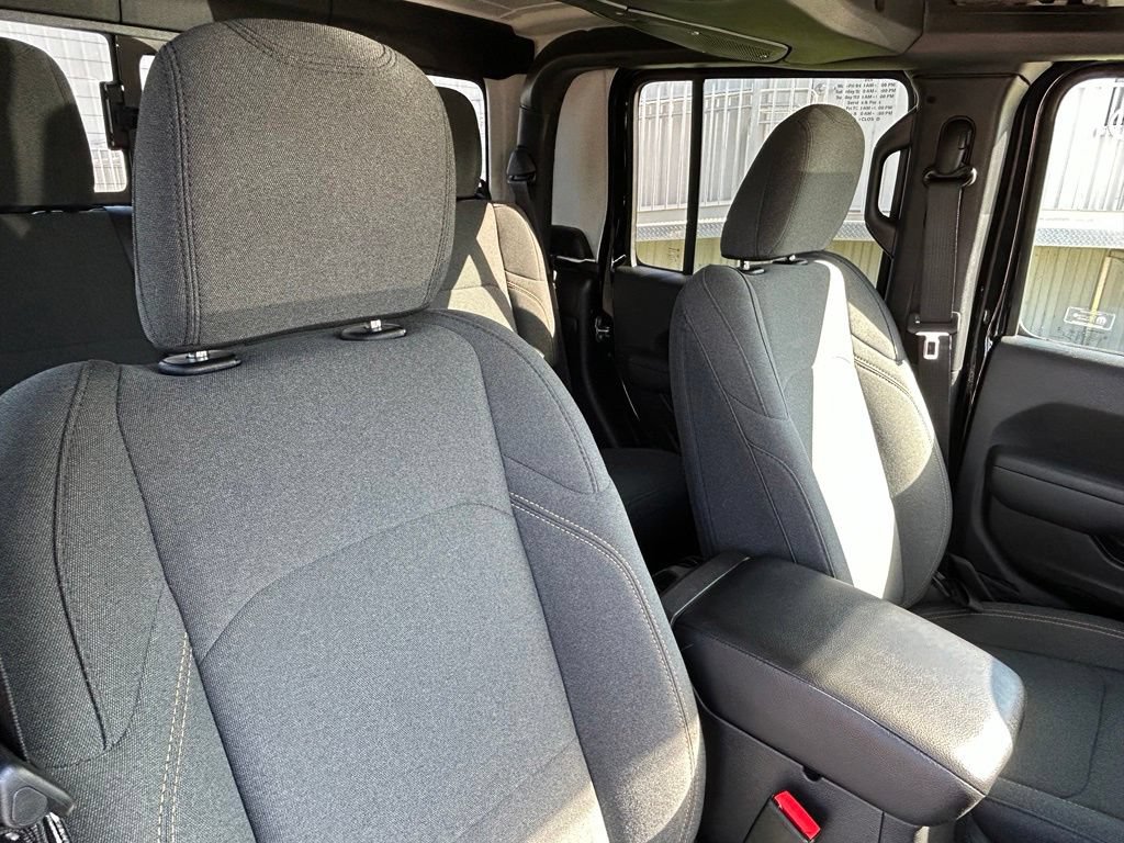 Used 2024 Jeep Gladiator Sport AWD/4WD image 38