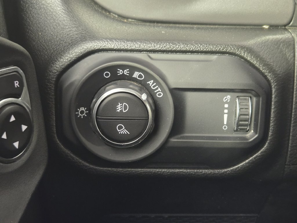 Used 2023 Jeep Gladiator Sport AWD/4WD image 23