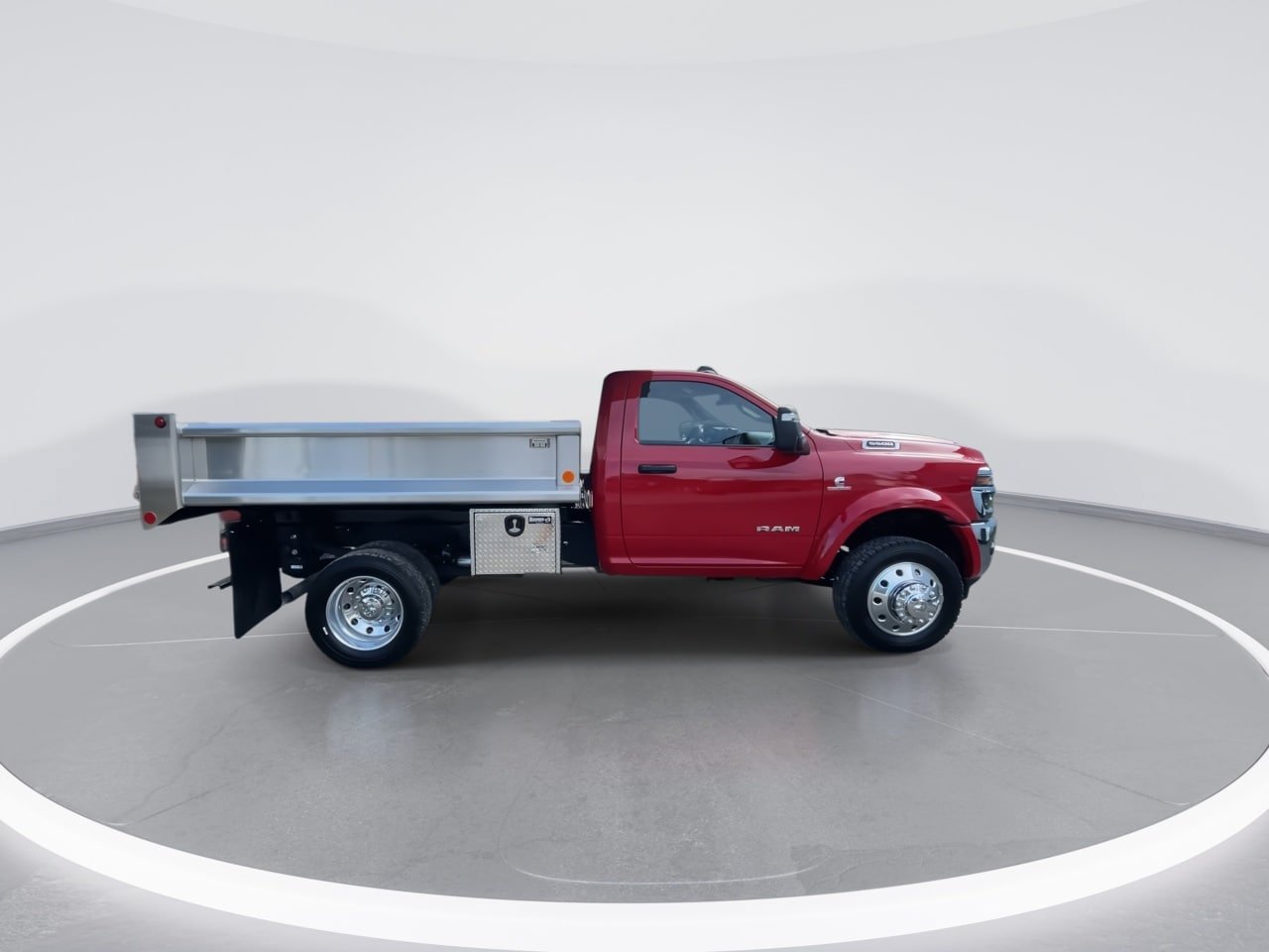 New 2026 RAM 5500 4x4 Regular Cab image 22