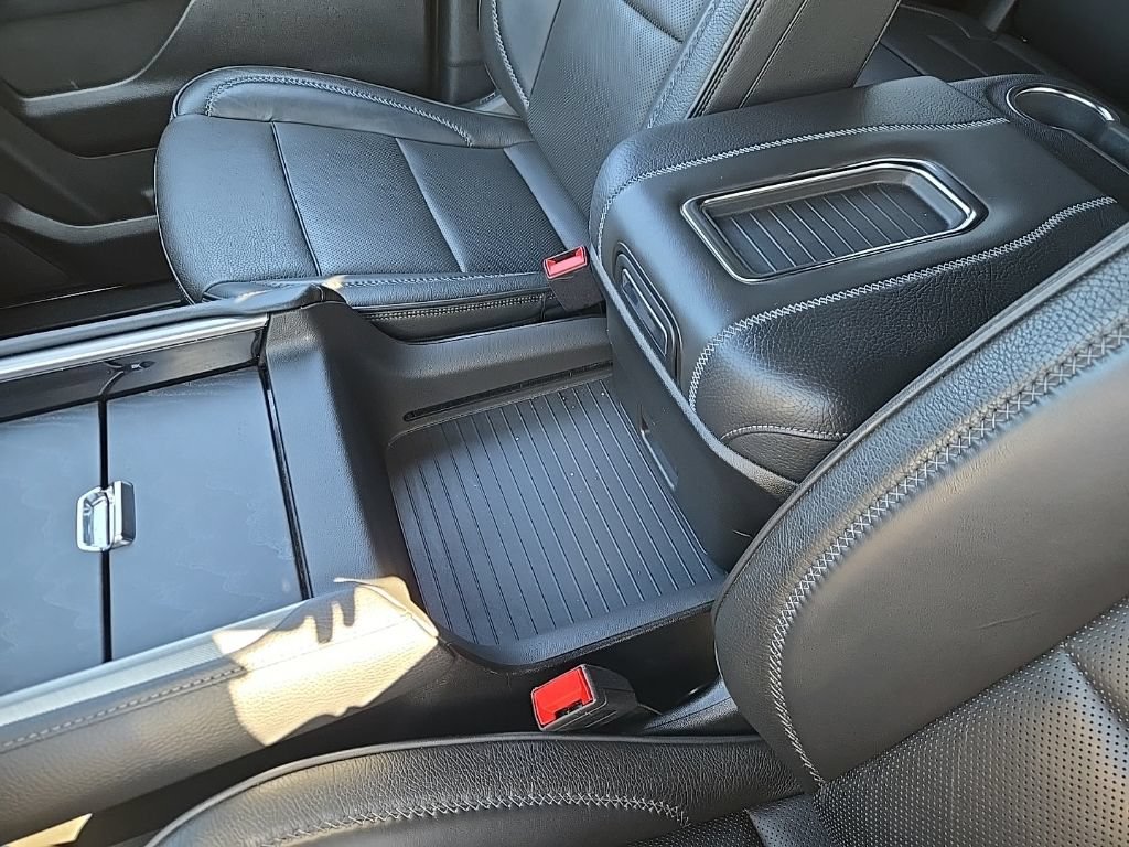Used 2024 GMC Yukon XL Denali AWD/4WD image 37