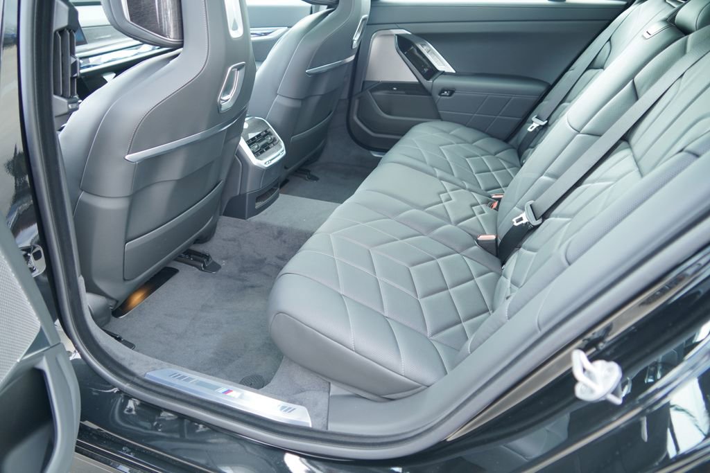 New 2026 BMW i7 xDrive60 AWD/4WD image 19