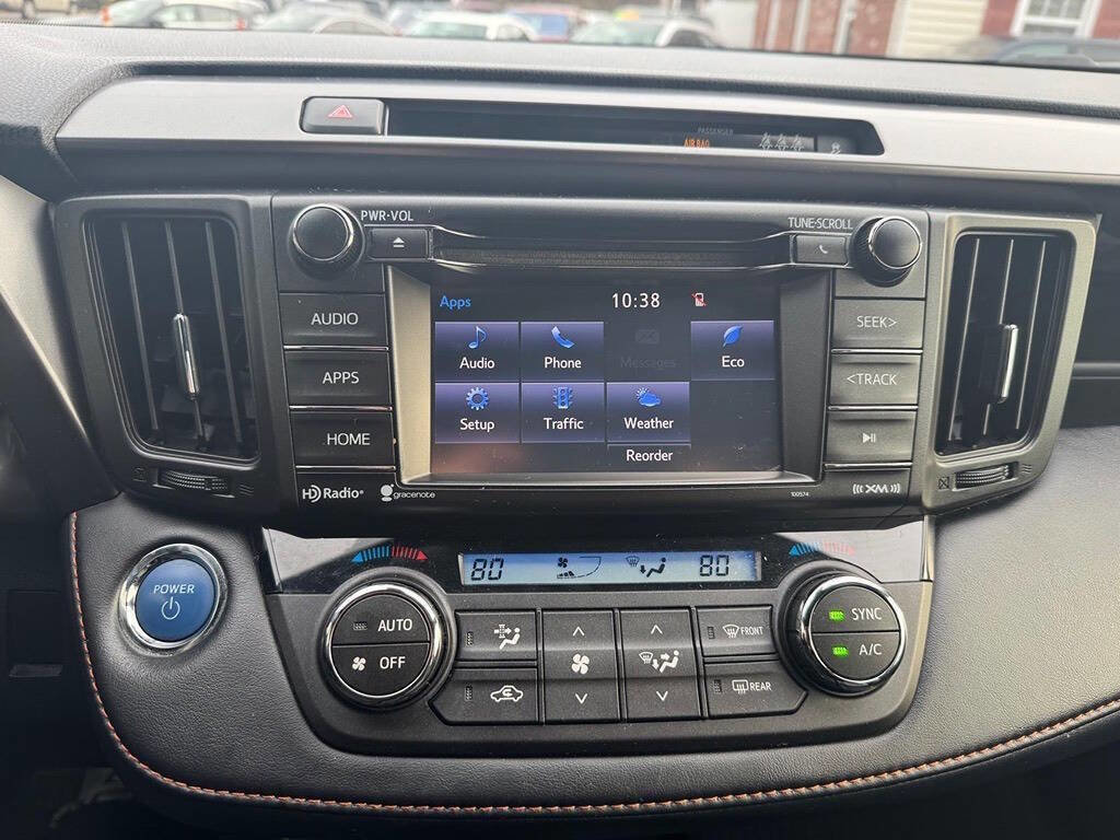 Used 2018 Toyota RAV4 SE image 22