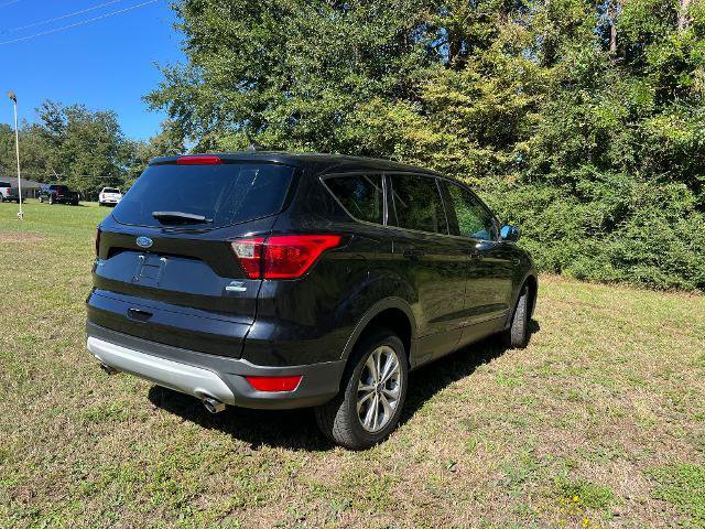 Used 2019 Ford Escape SE image 4