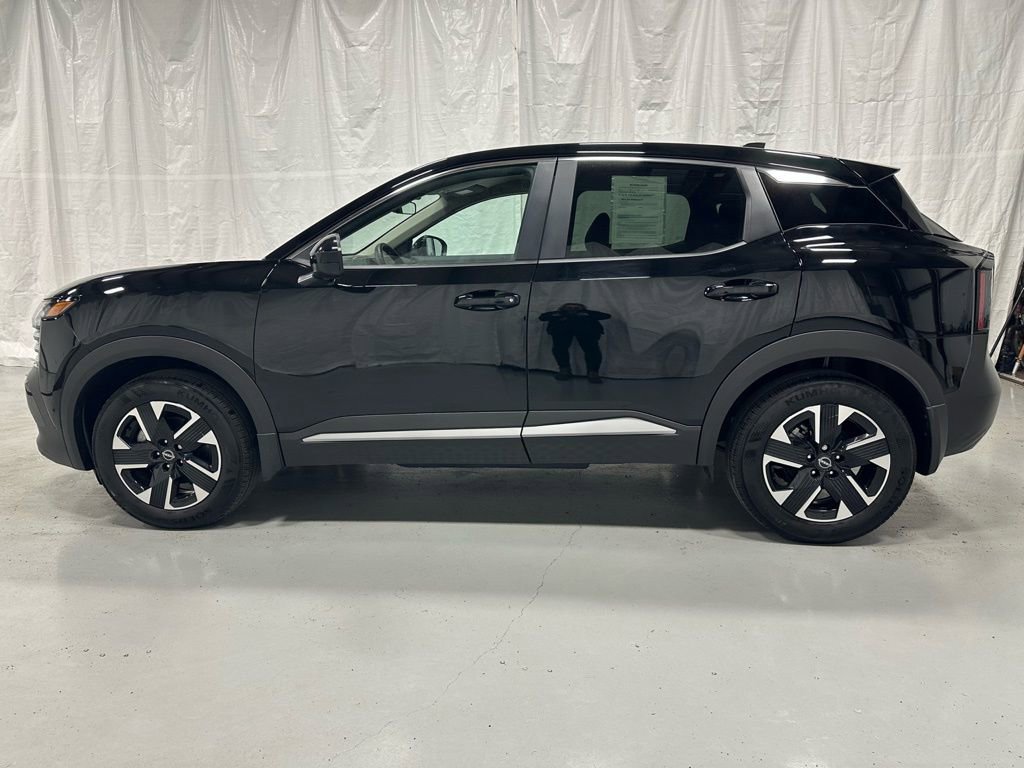 Used 2025 Nissan Kicks SV AWD/4WD image 4