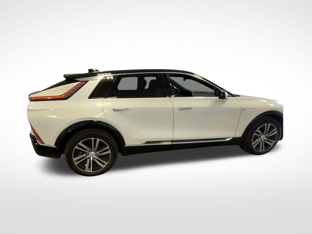 New 2025 Cadillac Lyriq Luxury RWD image 11