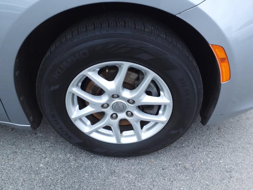 Used 2020 Chrysler Pacifica Touring-L FWD image 7