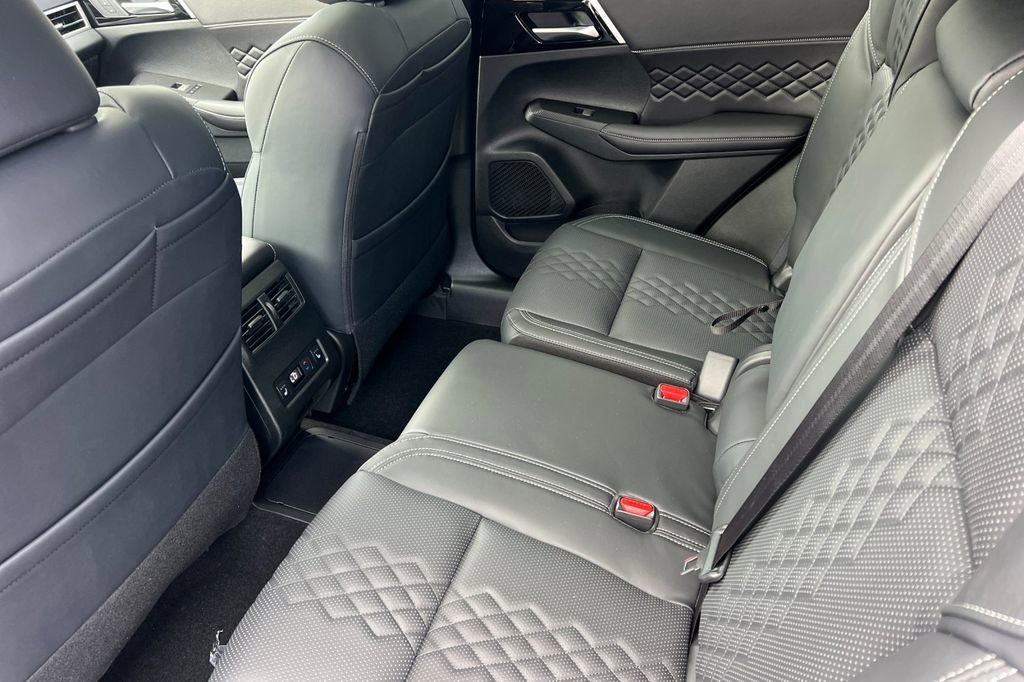 New 2025 Mitsubishi Outlander SEL Black Edition image 13
