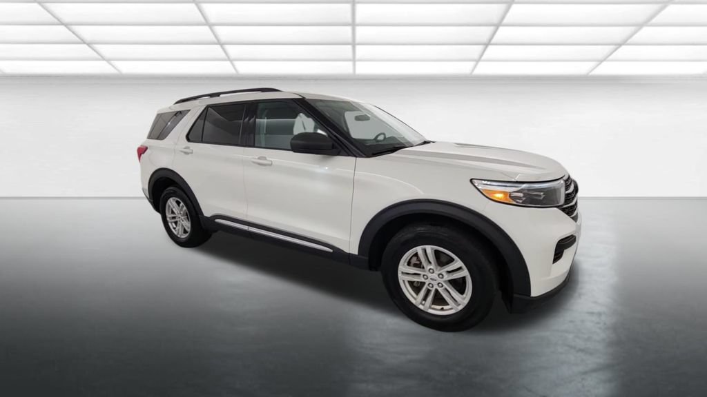 Used 2023 Ford Explorer XLT AWD/4WD image 9