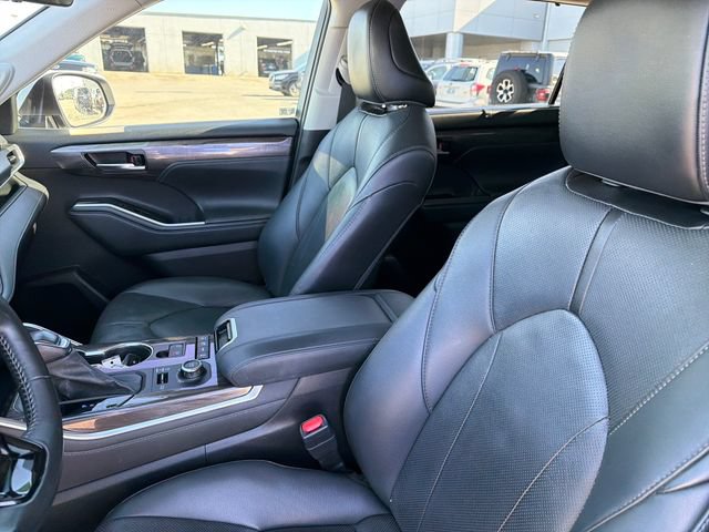 Used 2021 Toyota Highlander Limited AWD/4WD image 19