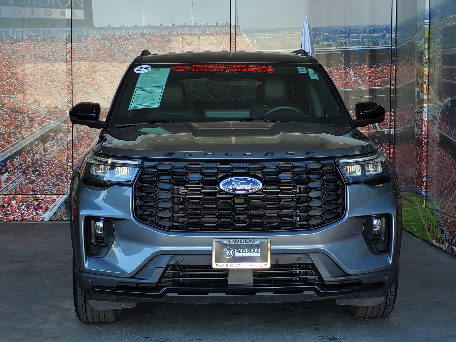 Used 2025 Ford Explorer ST-Line image 3