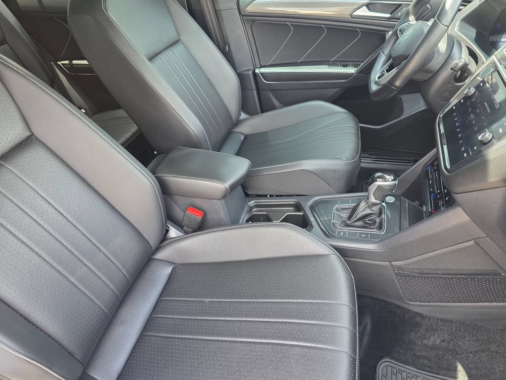 Used 2023 Volkswagen Tiguan SE R-Line FWD image 13