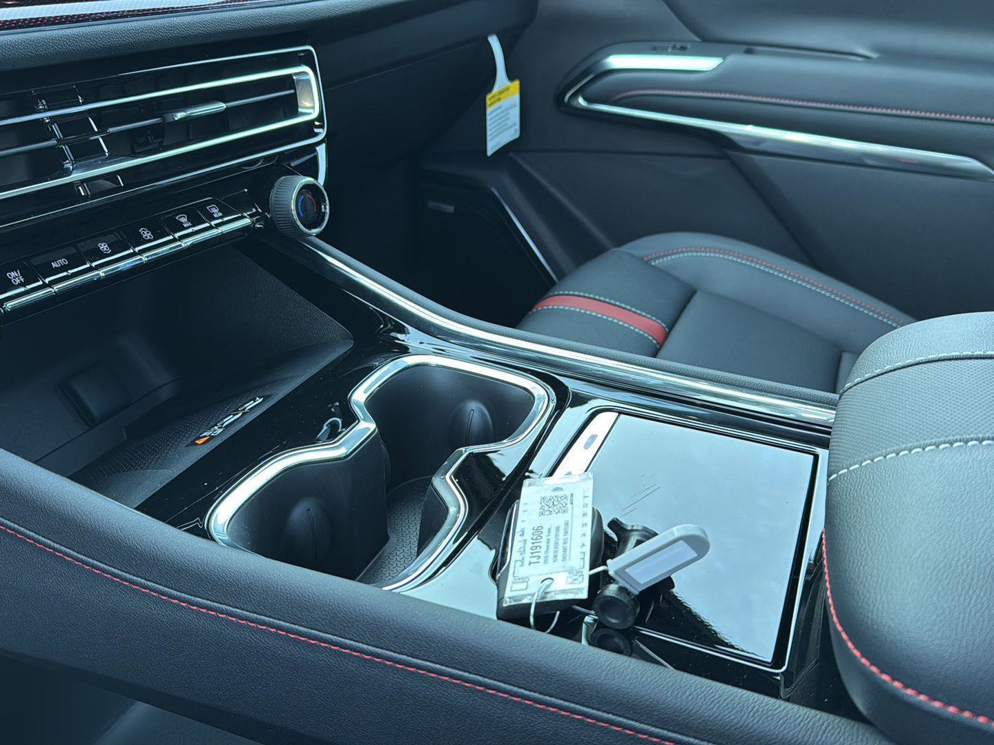 New 2026 Chevrolet Traverse RS w/ LPO, Floor Liner Package image 25