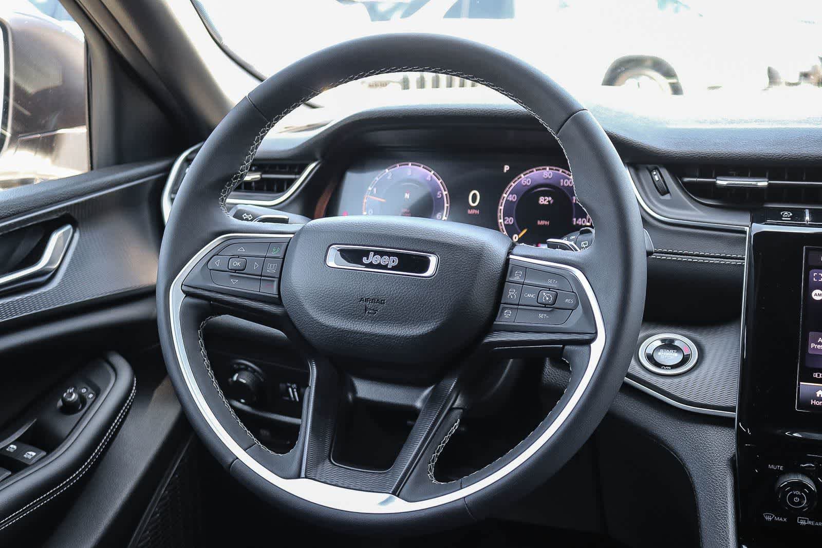 Used 2025 Jeep Grand Cherokee Laredo X RWD image 16