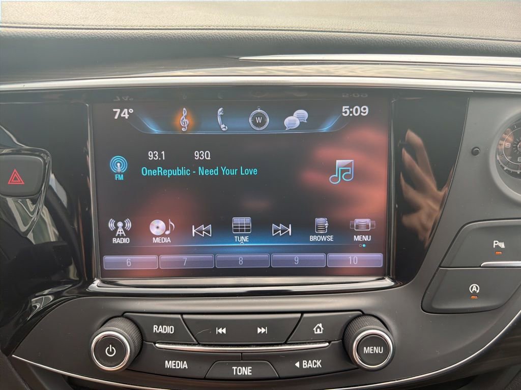 Used 2020 Buick Envision Essence AWD/4WD image 26