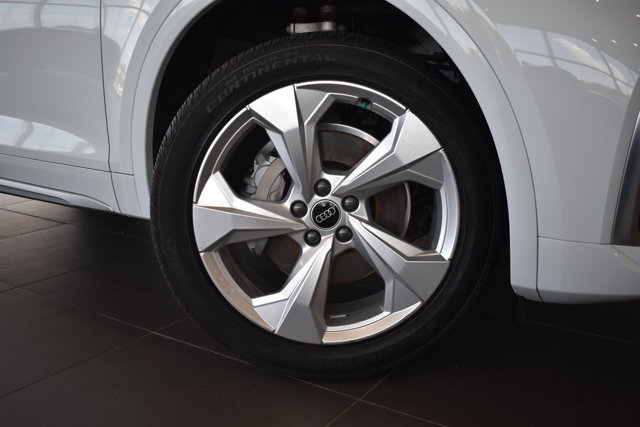 Used 2023 Audi Q5 2.0T Premium Plus w/ Premium Plus Package AWD/4WD image 2