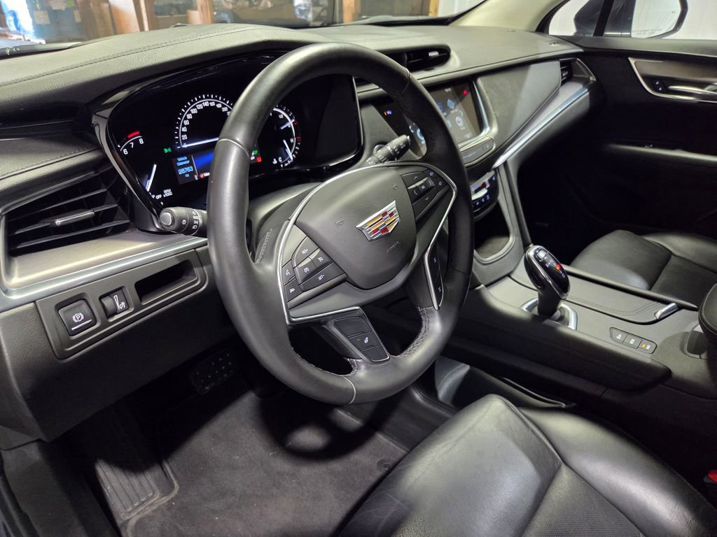 Used 2018 Cadillac XT5 Luxury image 11