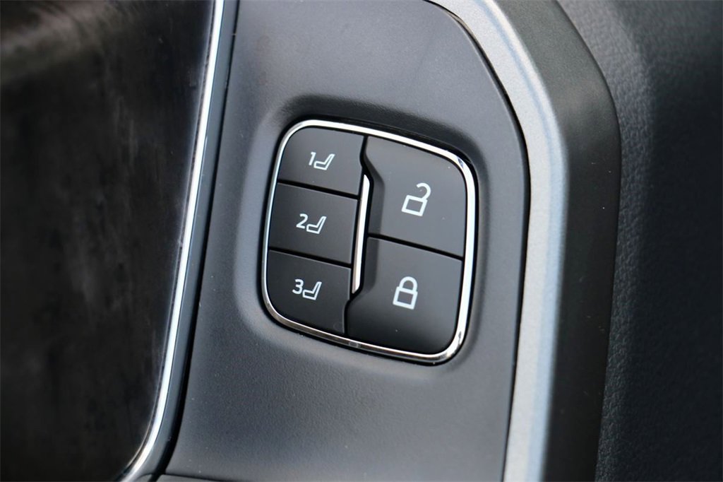 New 2026 Ford F250 Lariat w/ Black Appearance Package image 17