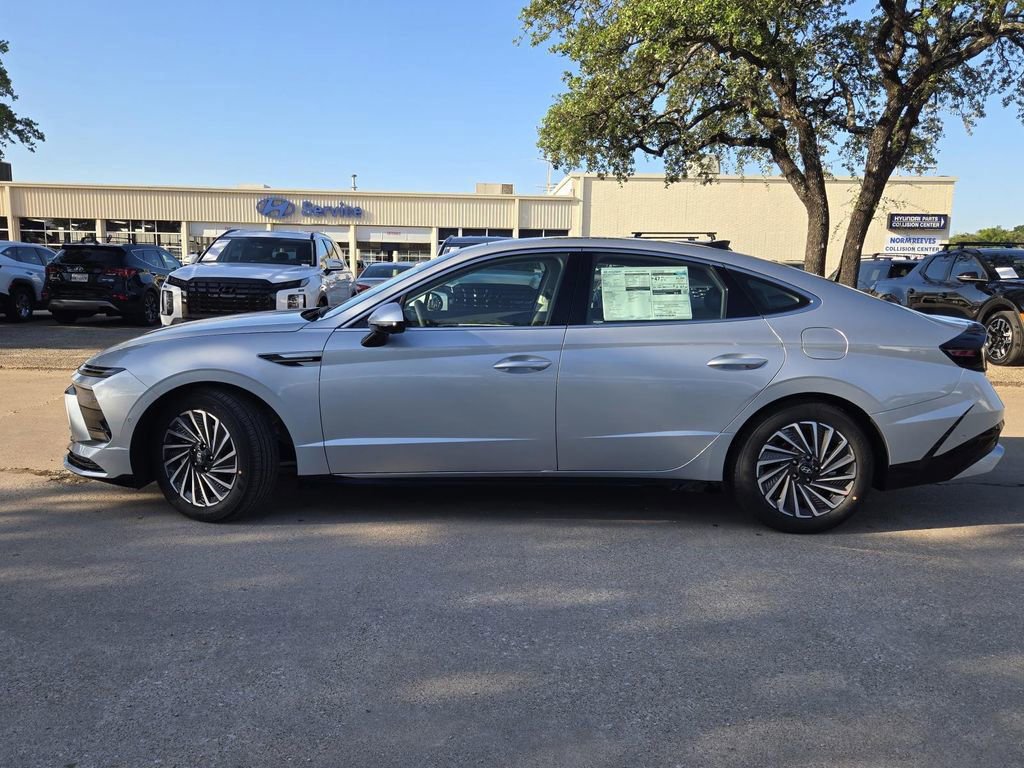 New 2025 Hyundai Sonata Limited FWD image 2