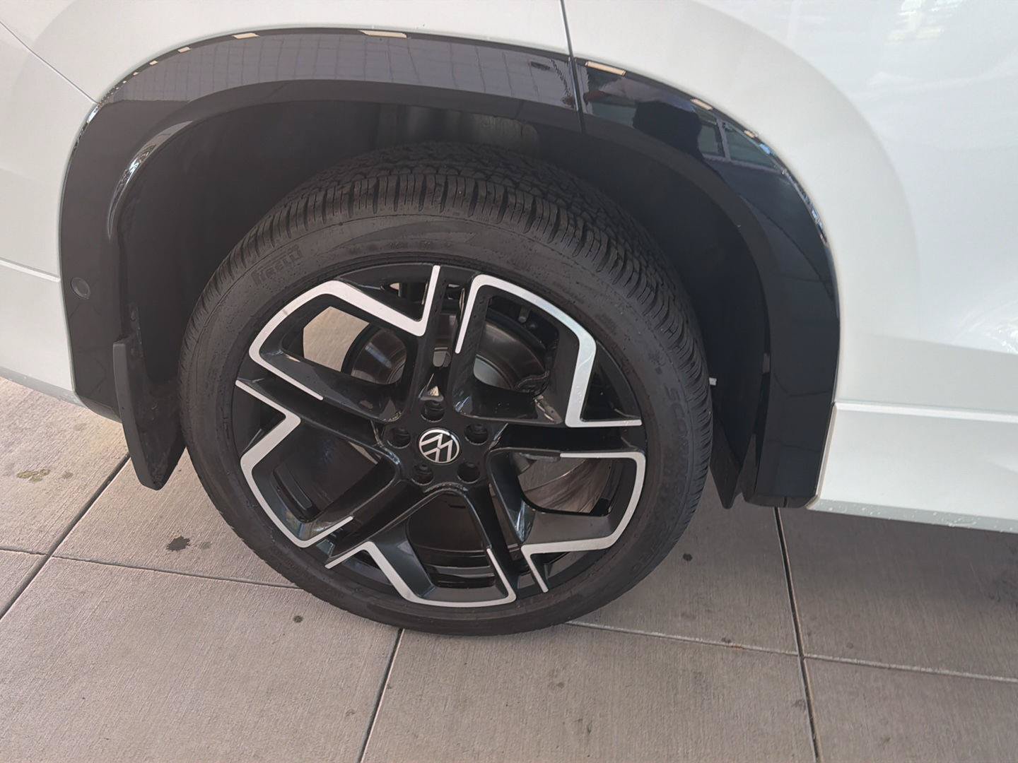 New 2025 Volkswagen Tiguan SEL R-Line AWD/4WD image 12