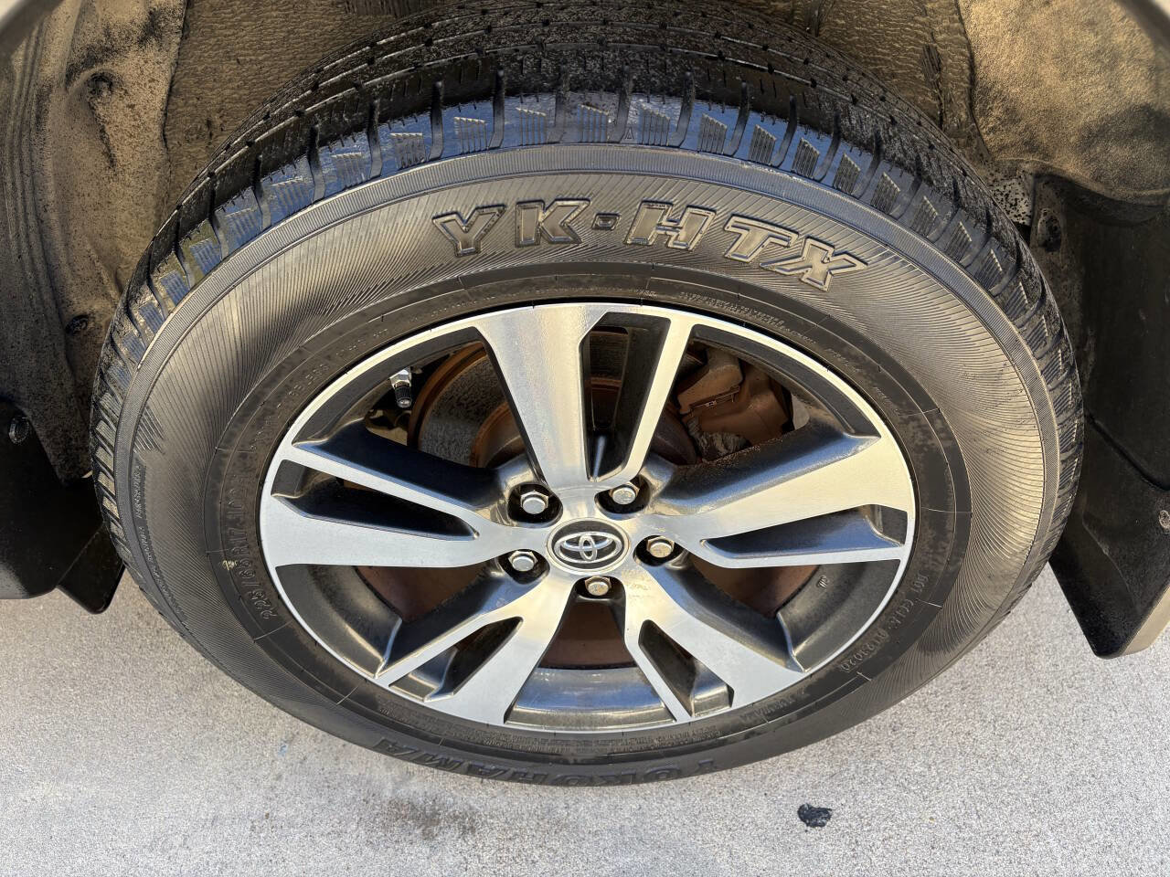 Used 2017 Toyota RAV4 XLE image 18