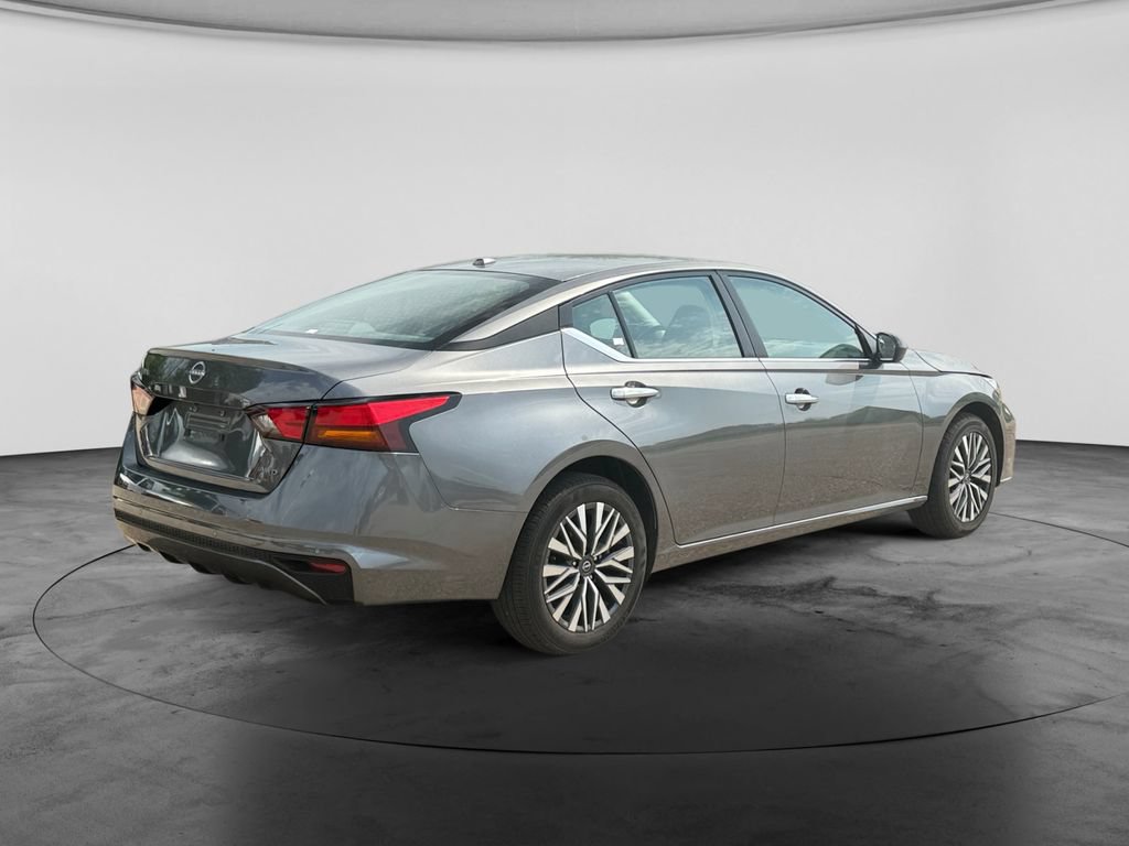 Used 2025 Nissan Altima 2.5 SV AWD/4WD image 9