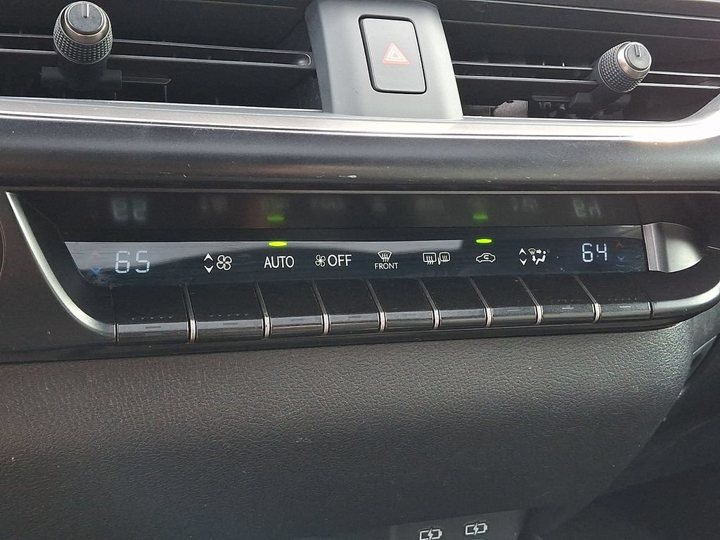 Used 2024 Lexus UX 250h AWD w/ Premium Package image 17