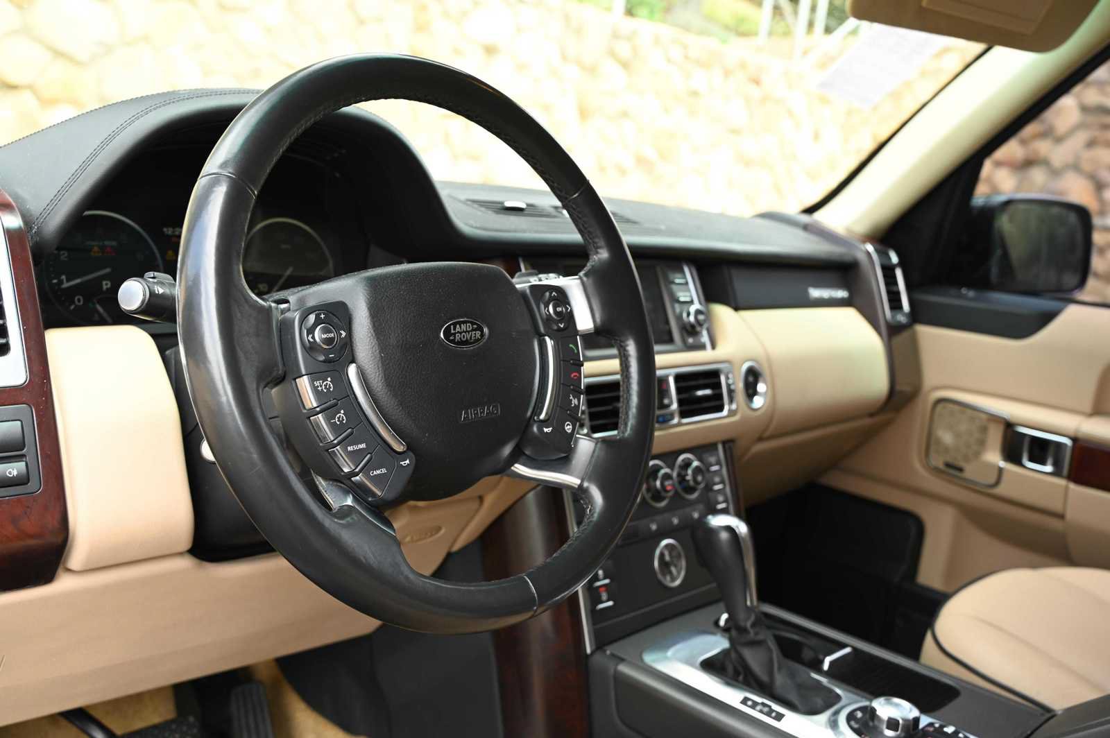 Used 2012 Land Rover Range Rover HSE AWD/4WD image 12