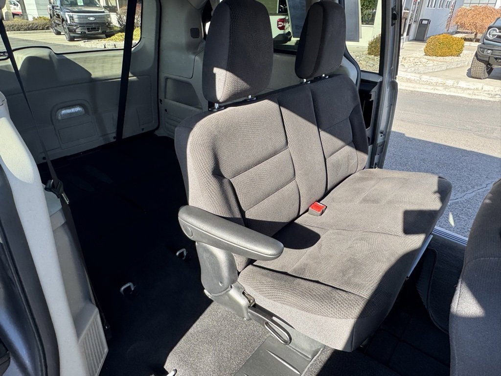 Used 2018 Dodge Grand Caravan SE w/ UConnect Hands-Free Group image 28