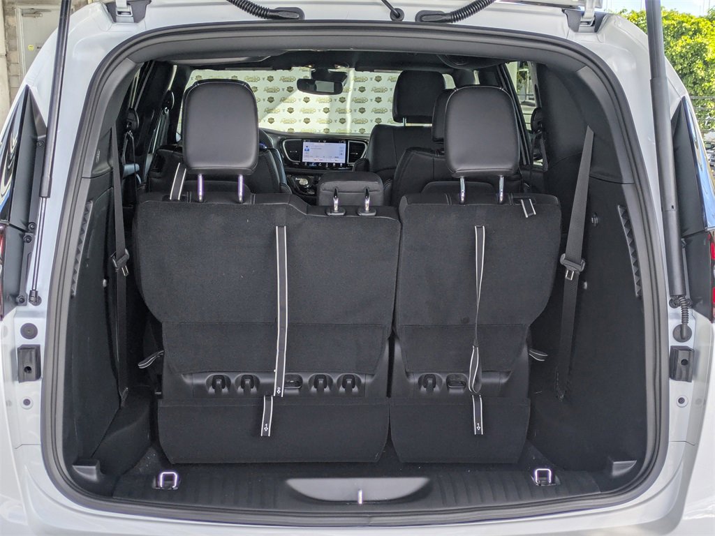 New 2026 Chrysler Pacifica Select image 13