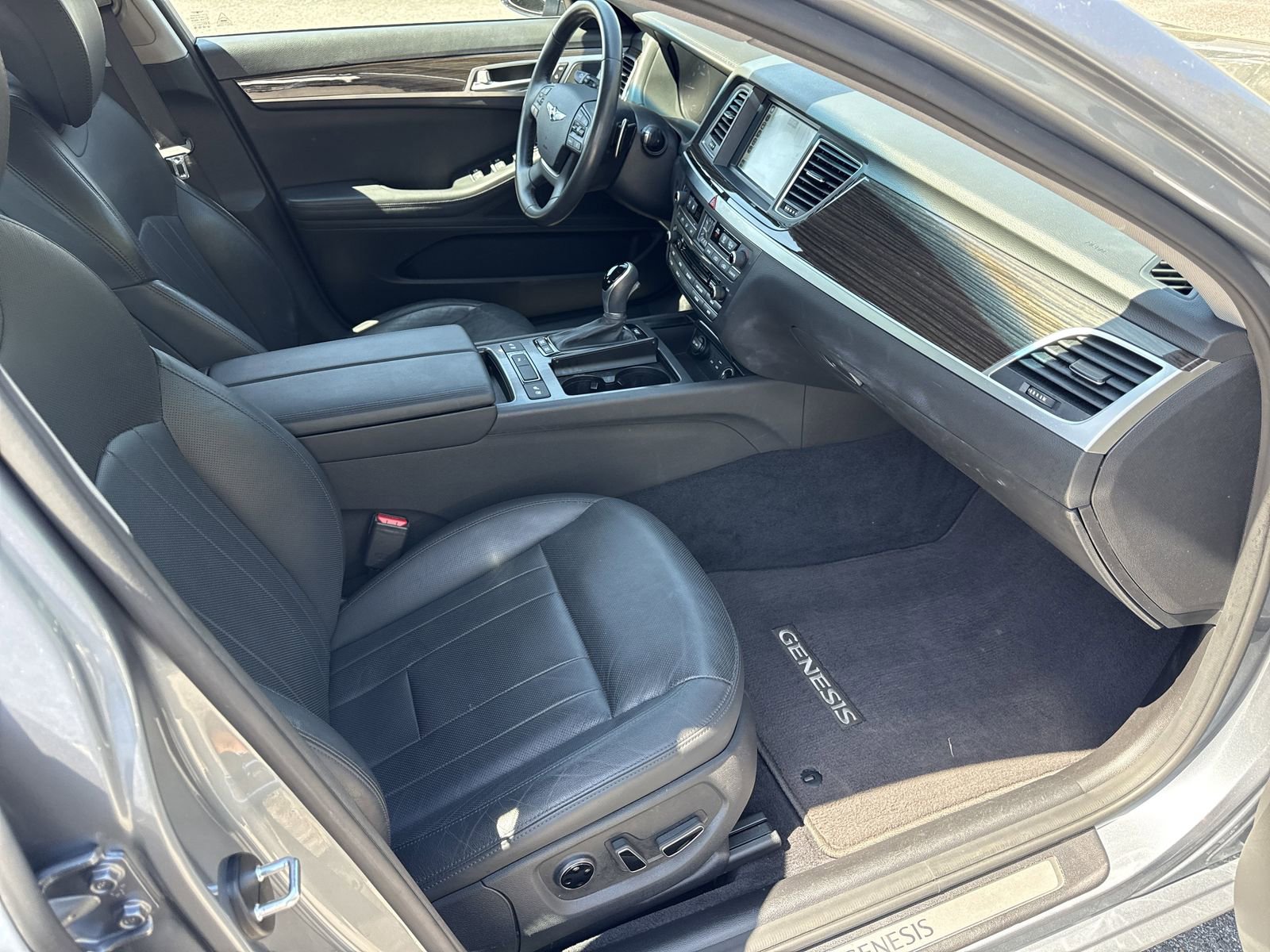 Used 2017 Genesis G80 3.8 w/ Option Group 02 image 32