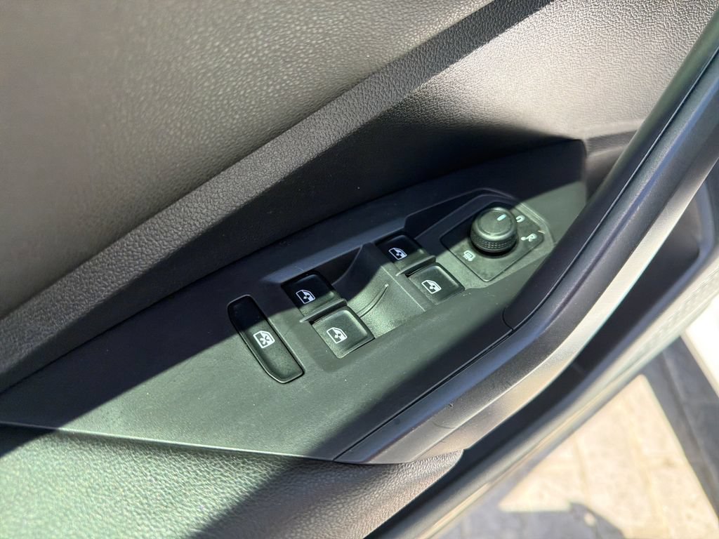 Used 2019 Volkswagen Jetta SE w/ Cold Weather Package FWD image 13