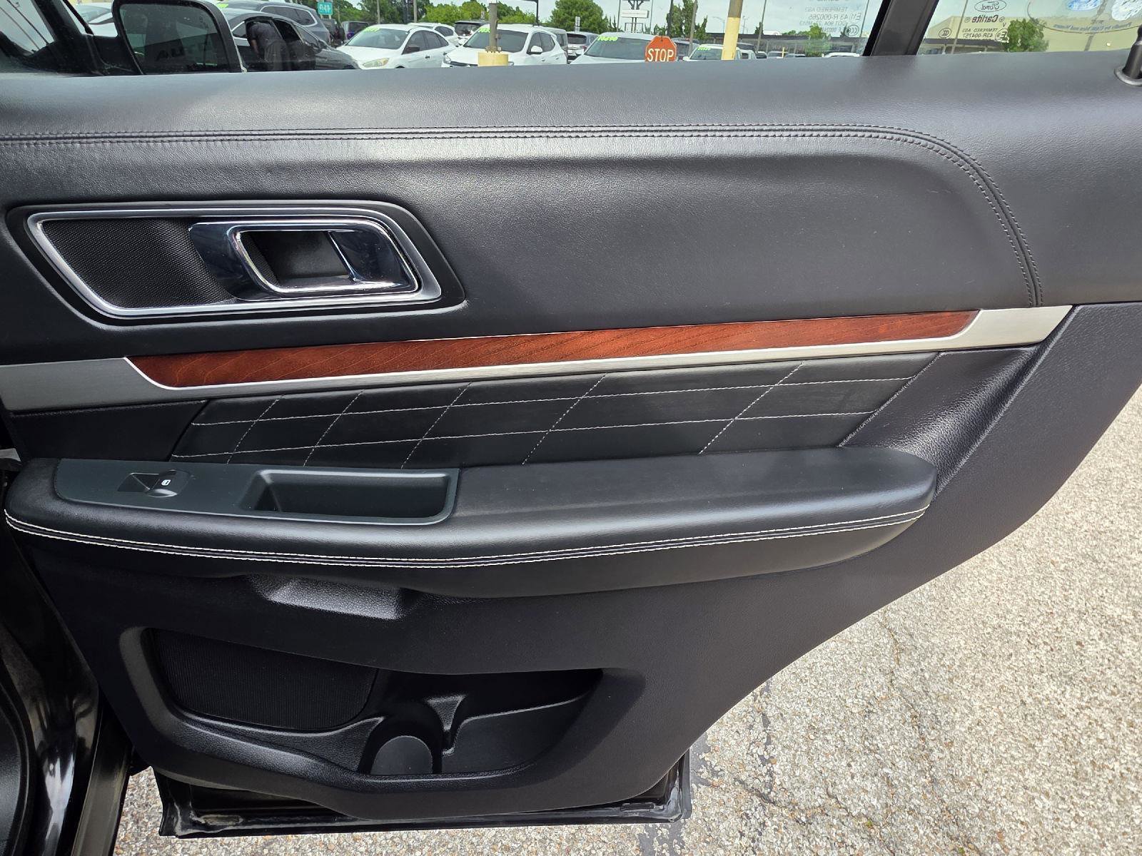 Used 2019 Ford Explorer Platinum AWD/4WD image 40