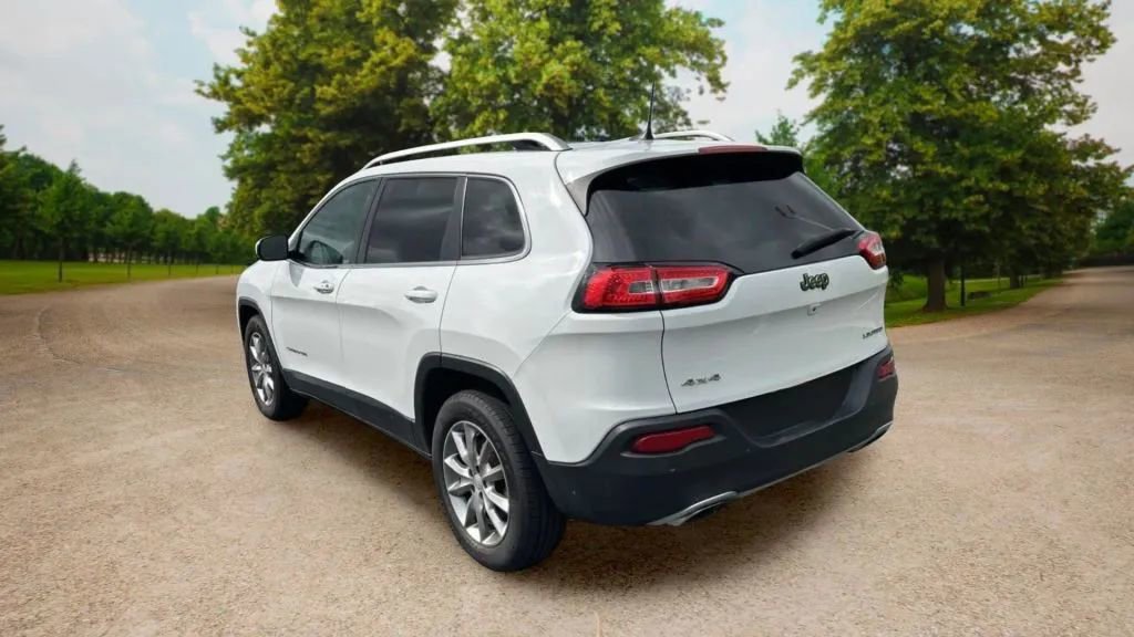 Used 2018 Jeep Cherokee Limited AWD/4WD image 6