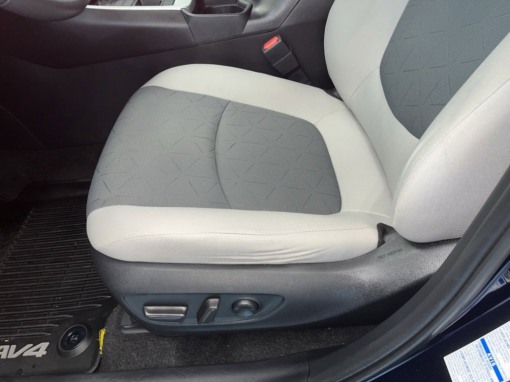 Used 2020 Toyota RAV4 XLE image 8