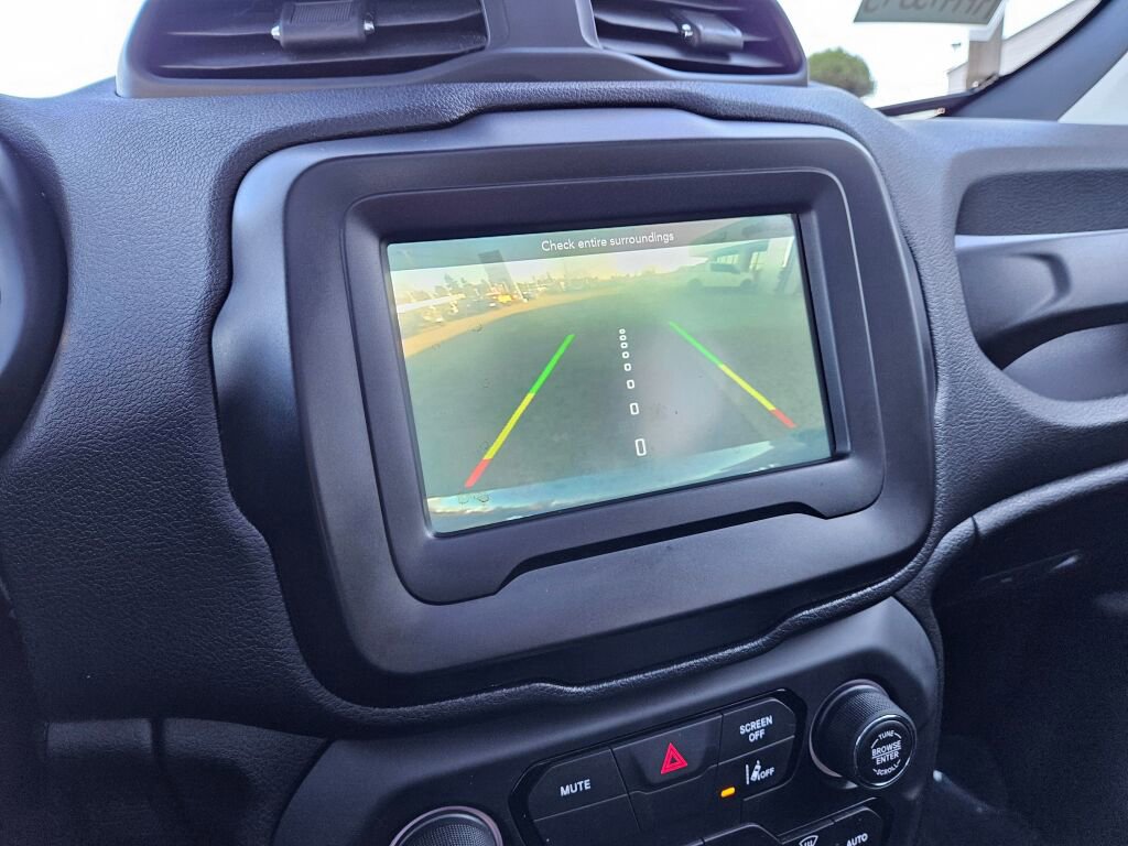 Used 2021 Jeep Renegade Latitude w/ Sun & Sound Group image 28