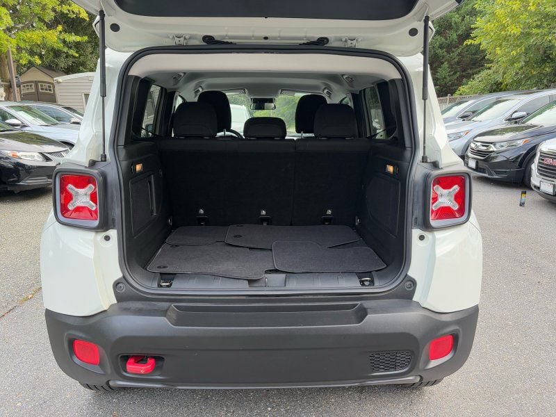 Used 2015 Jeep Renegade Trailhawk AWD/4WD image 19
