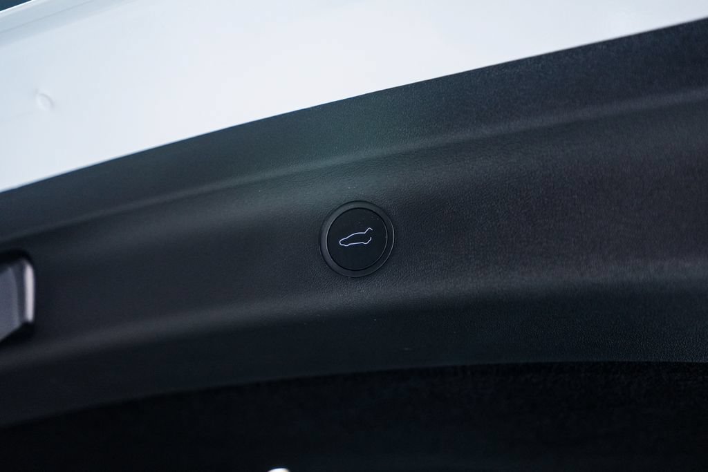 Used 2026 Tesla Model Y 2WD image 41