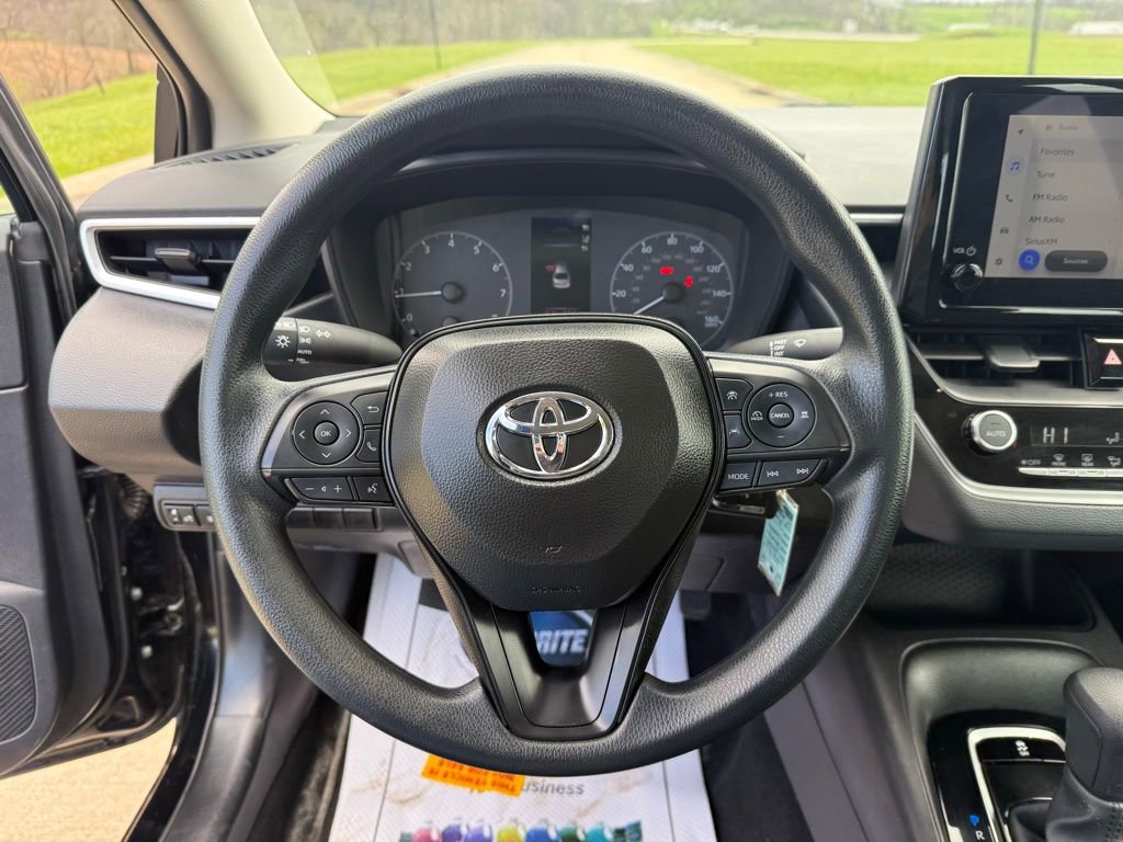 Used 2025 Toyota Corolla LE image 29