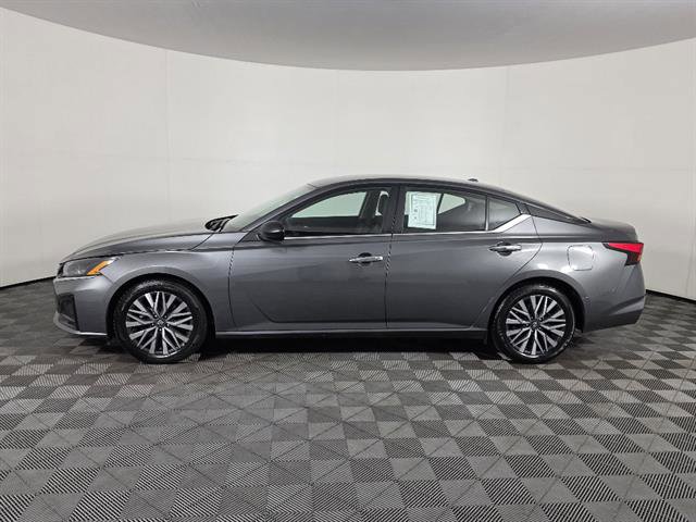 Used 2025 Nissan Altima 2.5 SV FWD image 8