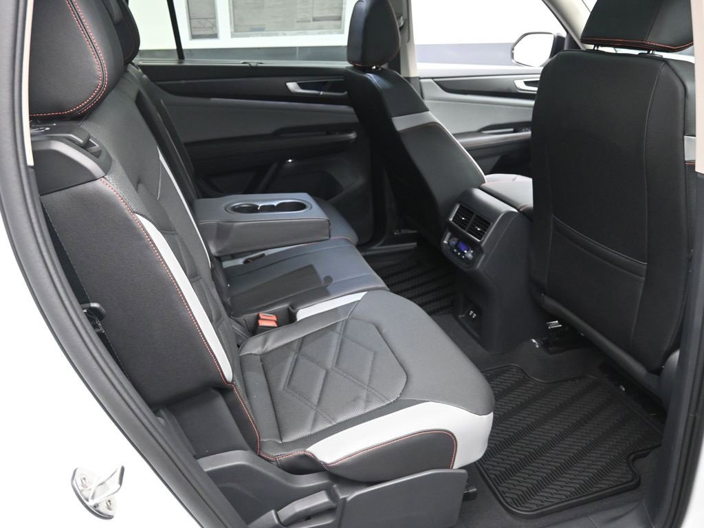 Used 2025 Volkswagen Atlas Peak Edition SE image 27