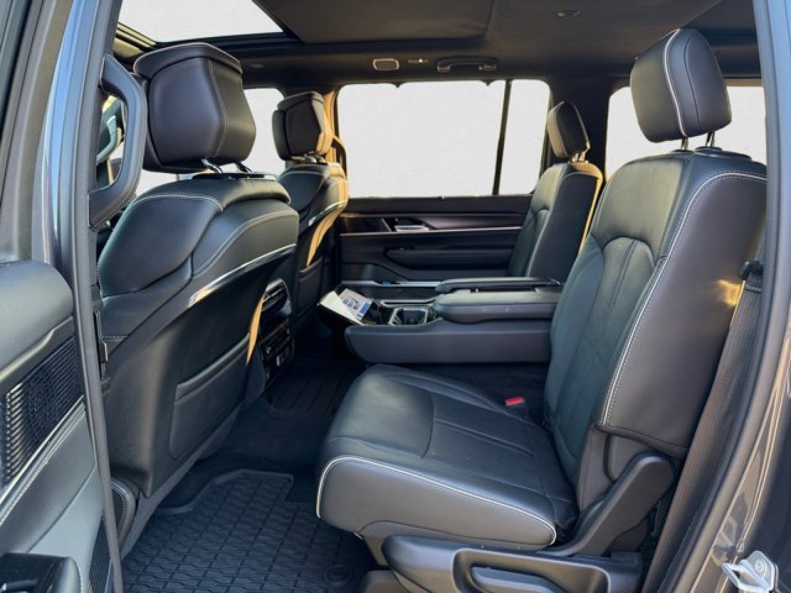 Used 2024 Jeep Grand Wagoneer Series II Obsidian w/ Quick Order Packagew 28T AWD/4WD image 18