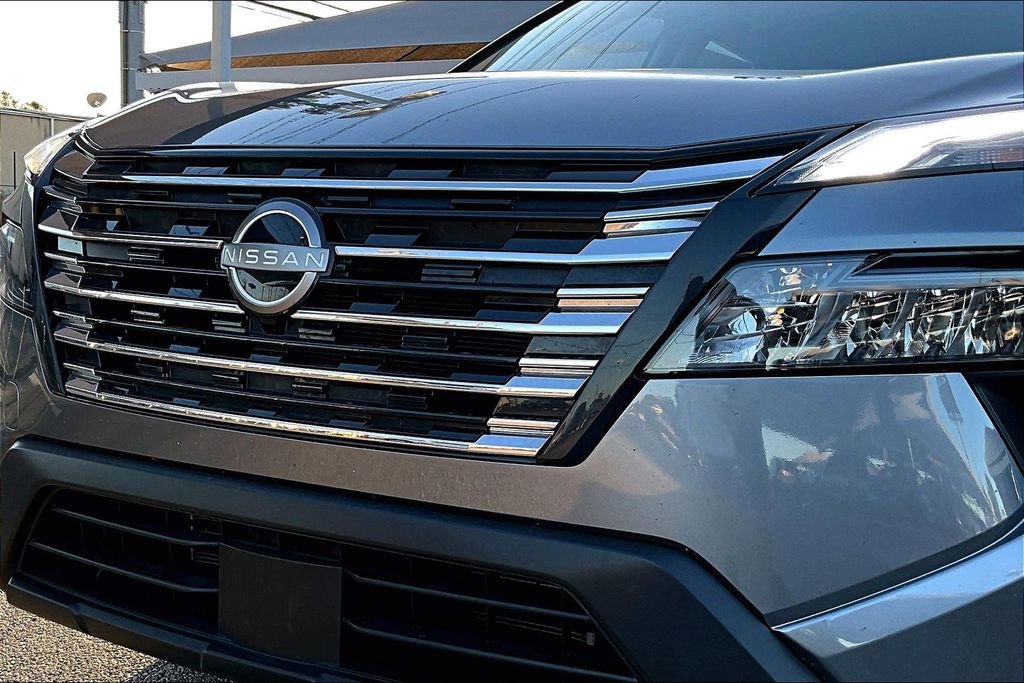 Used 2024 Nissan Rogue SV image 42