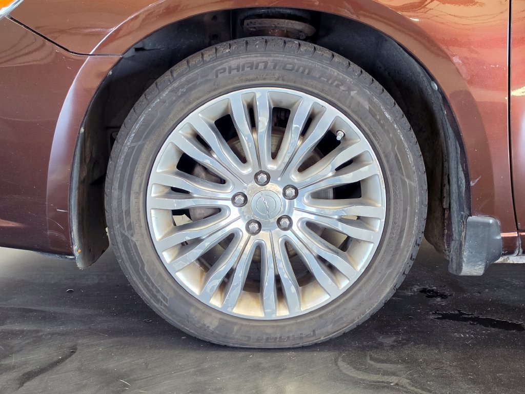 Used 2013 Chrysler 200 Limited FWD image 21